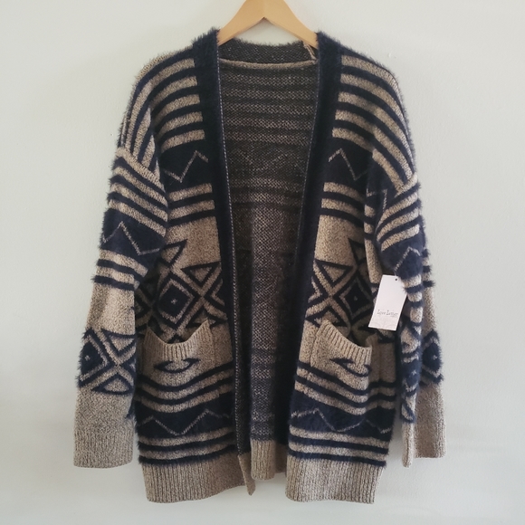 Fuzzy Knit Aztec Print NWT Open Front Oversized Cardigan - S-M - Picture 10 of 10
